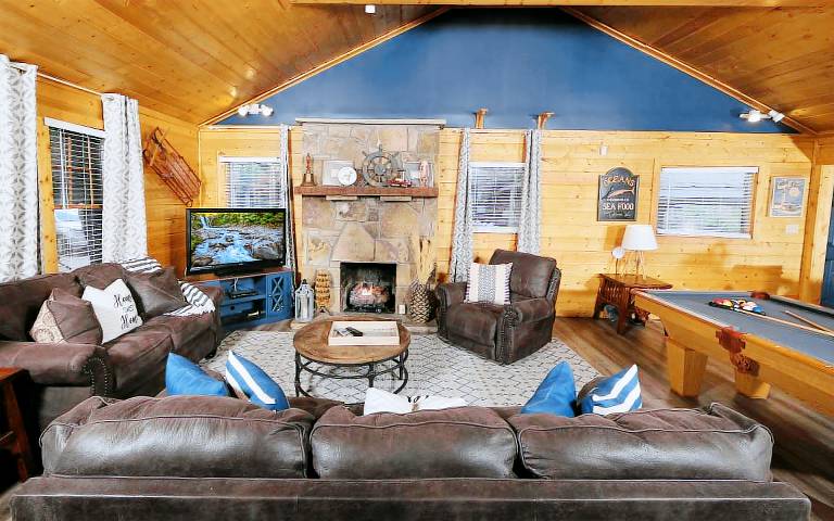 Cabin with hot tub & barbeque | Mountain view — photo 4