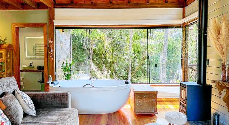 Spacious lodge with terrace, hot tub & garden | Suitable for remote work | Pet-friendly — photo 3