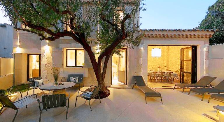 Vacation home with terrace, BBQ & private pool — photo 2