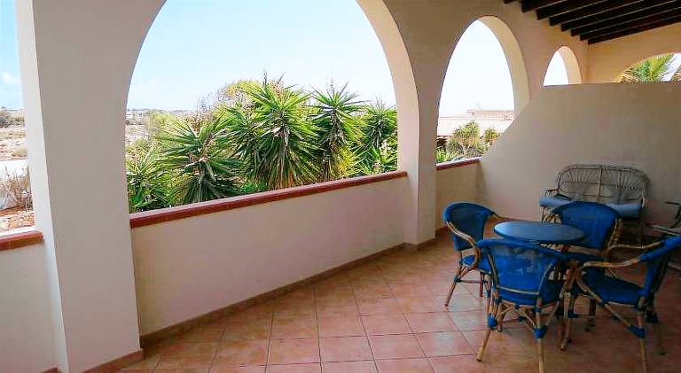 Serviced apartment with grill, yard & patio — photo 4