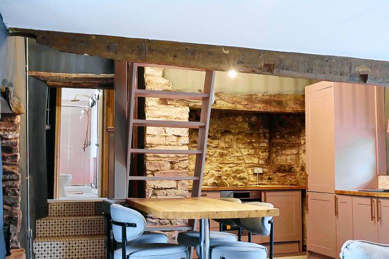 Ty Llaeth 2-Bed Cottage, Sleeps 4, Pet Friendly — photo 5
