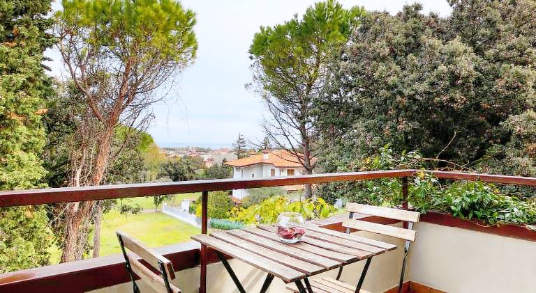 Rental apartment with terrace — photo 3