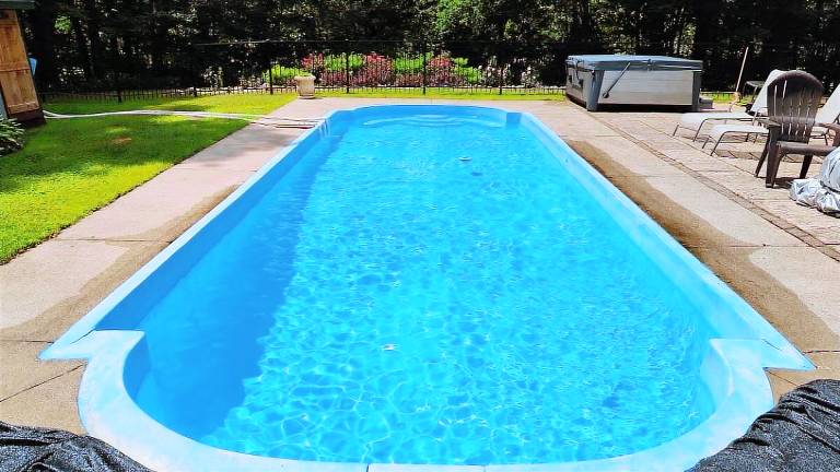House with private pool & grill — photo 2