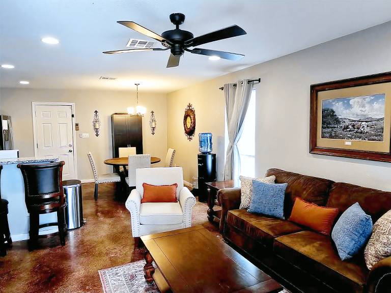 Family-oriented big apartment with garden | Dogs allowed in Oak Brook, TX