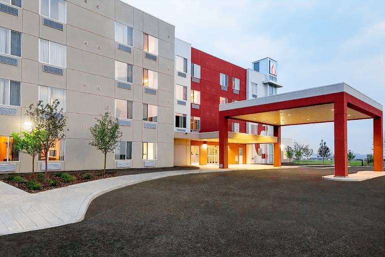 Motel 6 Airdrie, AB in Airdrie, AB