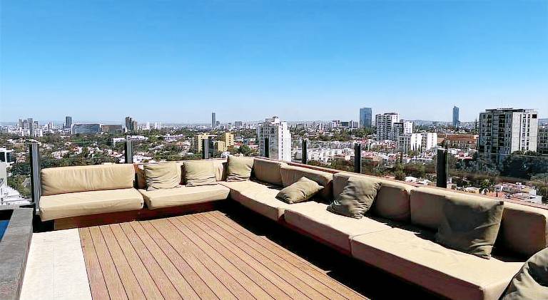 Apartment with pool — photo 4