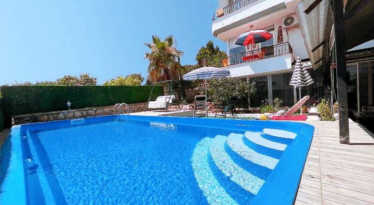 Holiday apartment with pool in Antalya