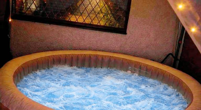 House with jacuzzi | Pet-friendly in Stafford
