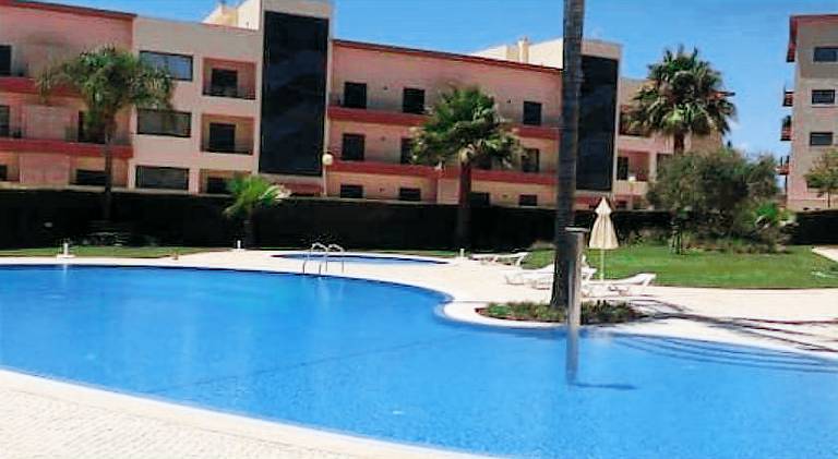 Rental apartment with terrace & private pool in Lagos