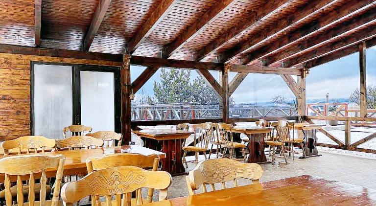 Lodge with barbecue, patio & yard — photo 5