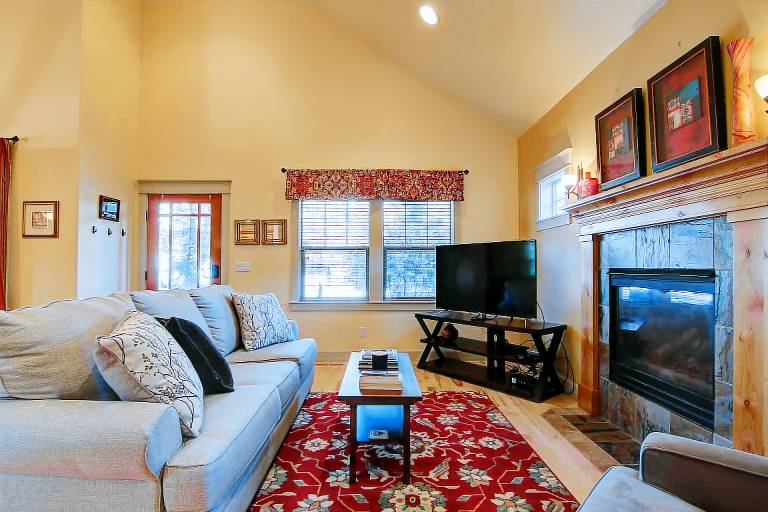 Wild Meadow - NW Bend, Spacious, Amazing Location, Bonus Room, Forest Trails — photo 3