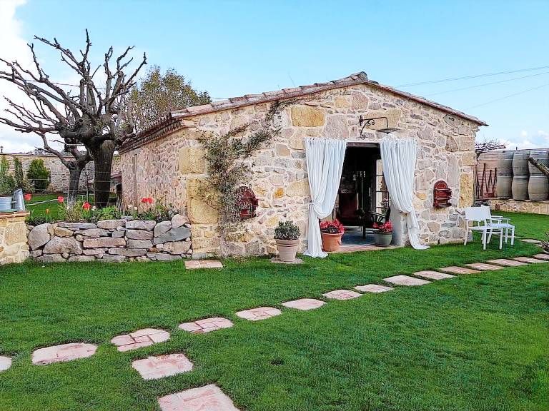 Farmhouse  Claret