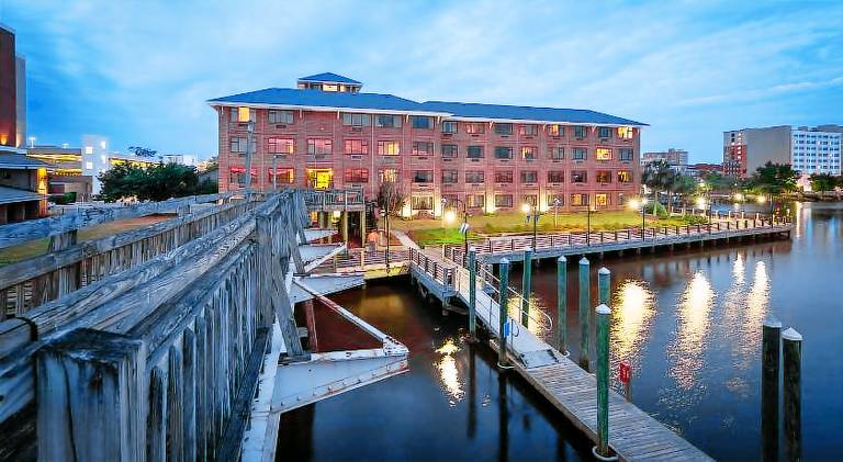 Best Western Plus Coastline Inn — photo 5