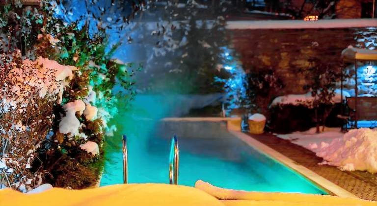 Villa with pool & hot tub | Pet-friendly — photo 4