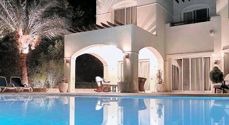 Villa with pool — photo 3