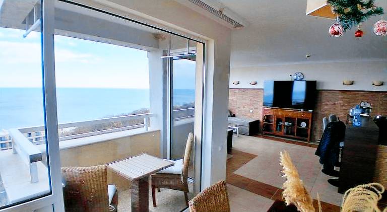 Holiday apartment with pool — photo 4