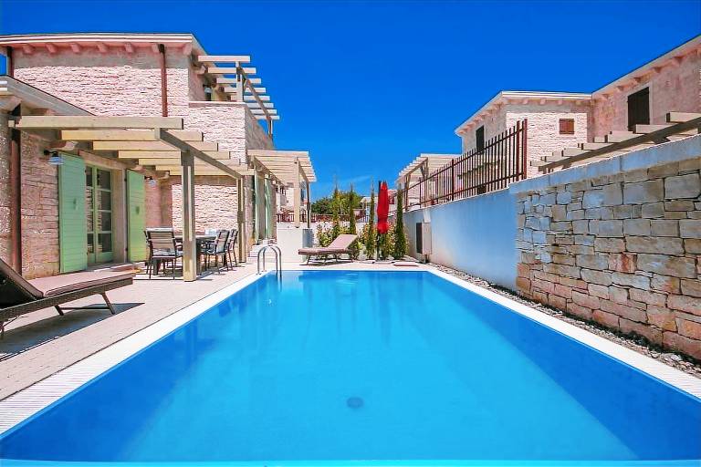 Villa with pool & BBQ — photo 2