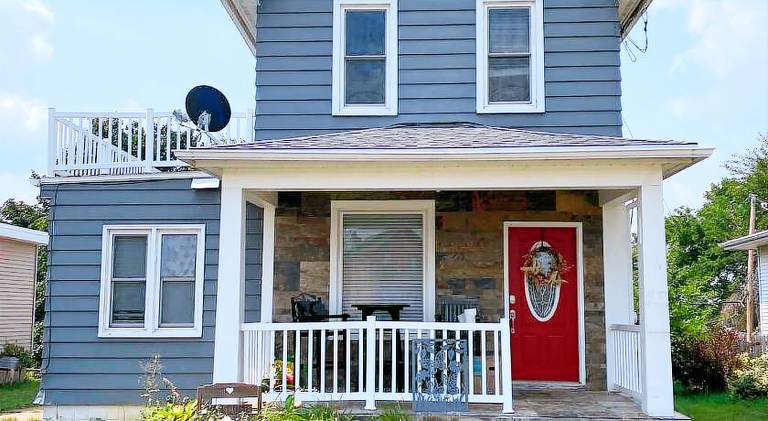 Beautiful vacation home | Pet-friendly in Dubuque, IA