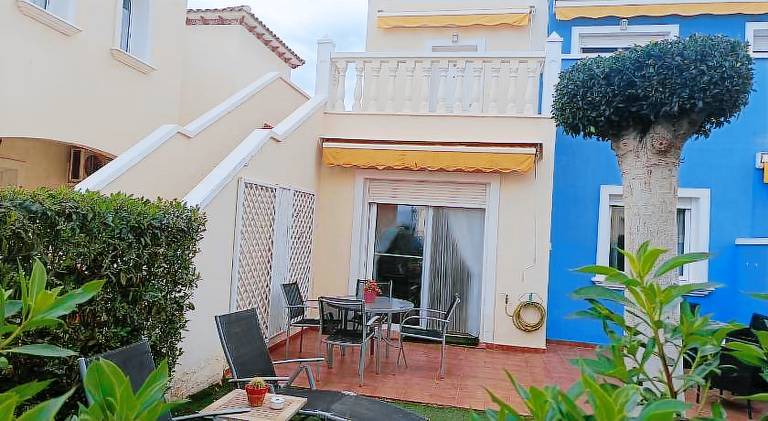 Apartment with pool — photo 3