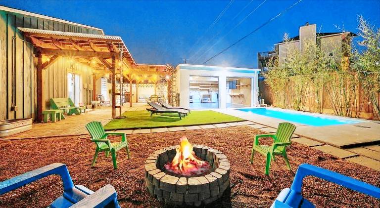 Fully equipped big vacation home with grill & pool | Close to the beach | Pet-friendly in Port Aransas, TX