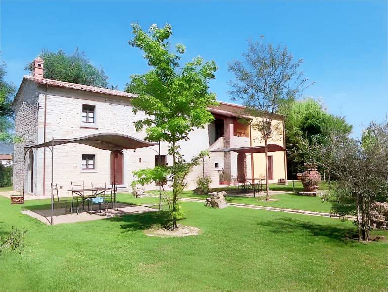 Apartment with garden, terrace & barbecue in Cortona