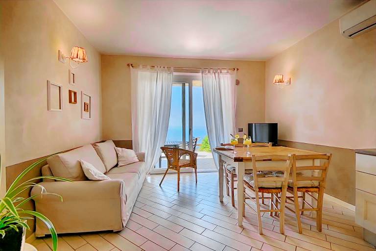 Fully equipped wonderful apartment with pool, barbecue & garden | Pets allowed — photo 2