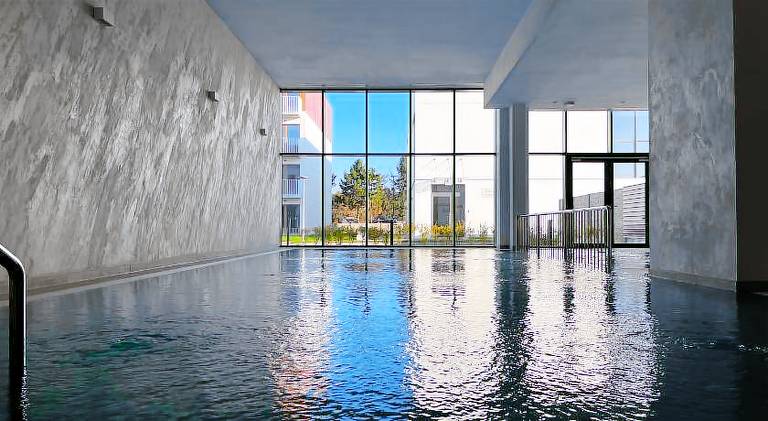 Rental apartment with pool & hot tub — photo 3
