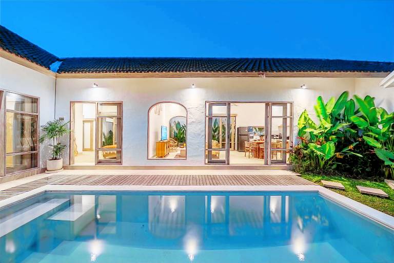Family-friendly pleasant villa with terrace, garden & BBQ | Good for workation | Pet-friendly in Canggu