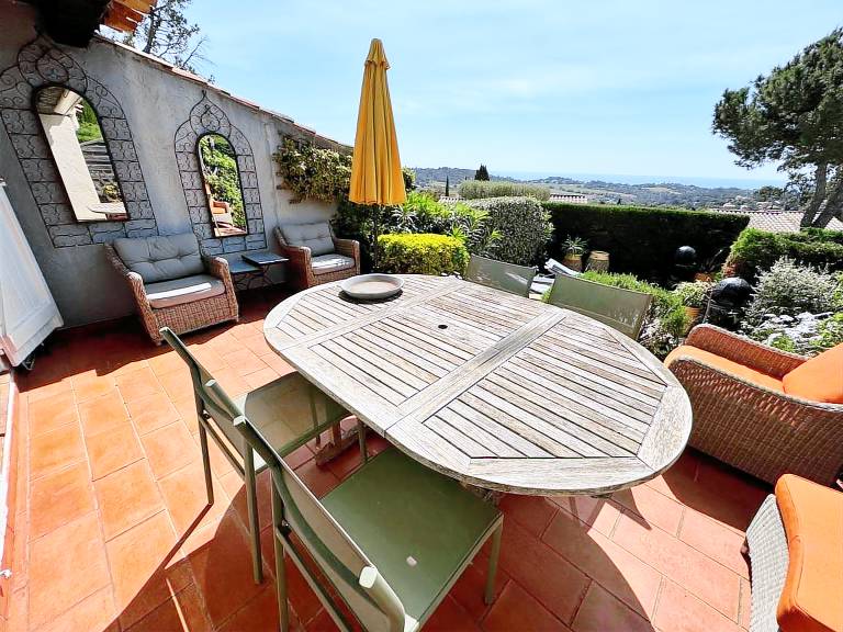 House with pool & garden — photo 4