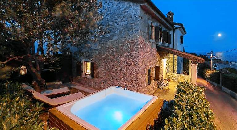 Villa with jacuzzi | Pet-friendly — photo 3