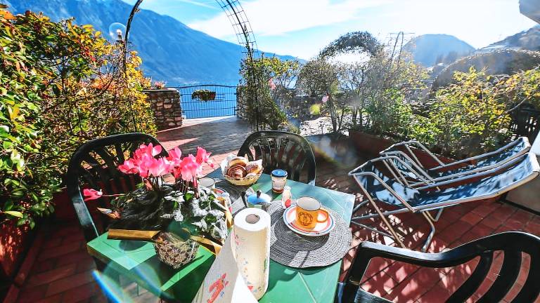 Rental apartment with yard, pool & BBQ — photo 3