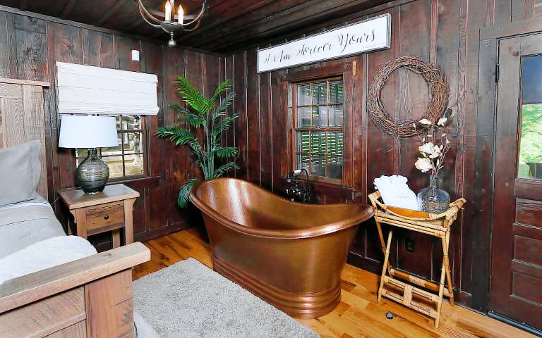 Cabin with grill, hot tub & terrace | River view — photo 4