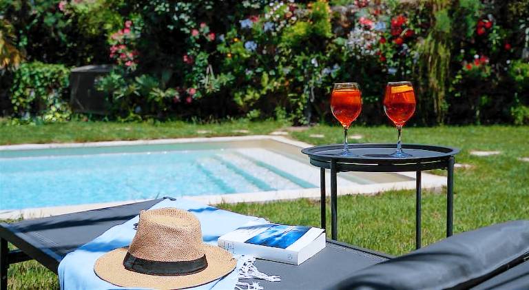 Rental apartment with pool, yard & terrace | Pets are welcome in Cavalaire-sur-Mer