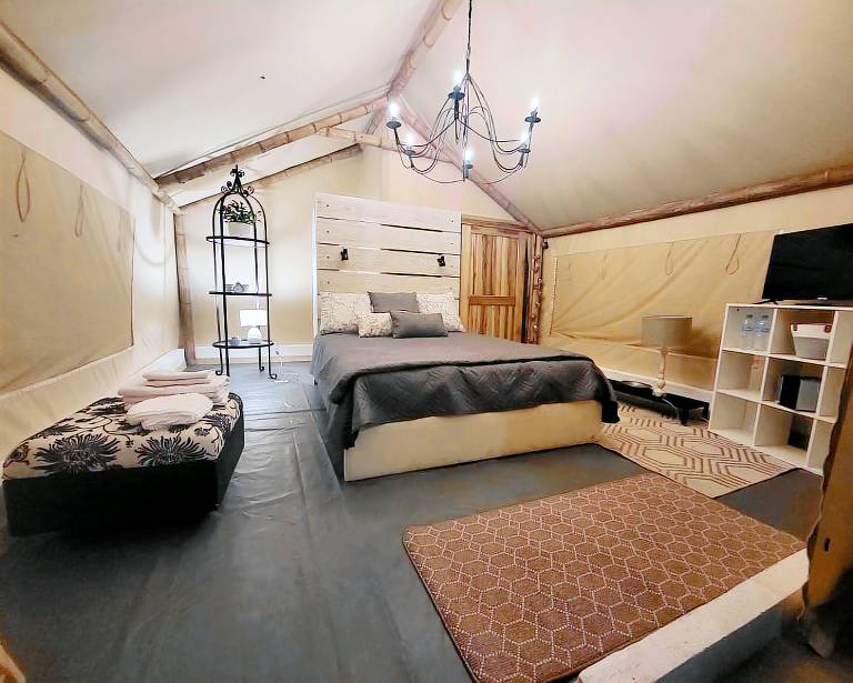 Luxury Safari Tents in Cayambe for a Romantic Getaway