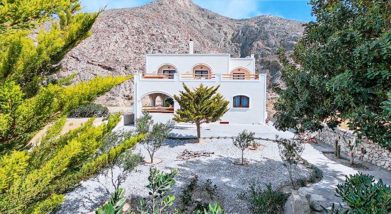 Villa with jacuzzi, garden & patio — photo 4