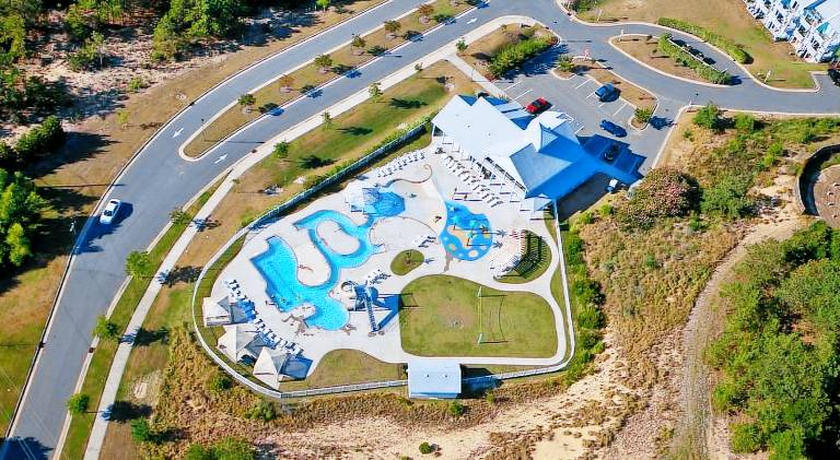 Vacation home with pool — photo 5