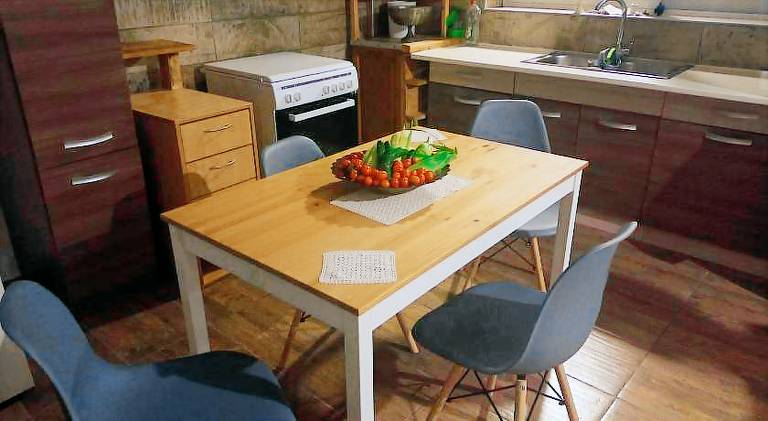 Rental apartment with patio, yard & barbecue — photo 5