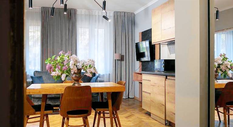 Serviced apartment with patio — photo 2