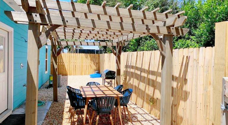 House with grill — photo 4