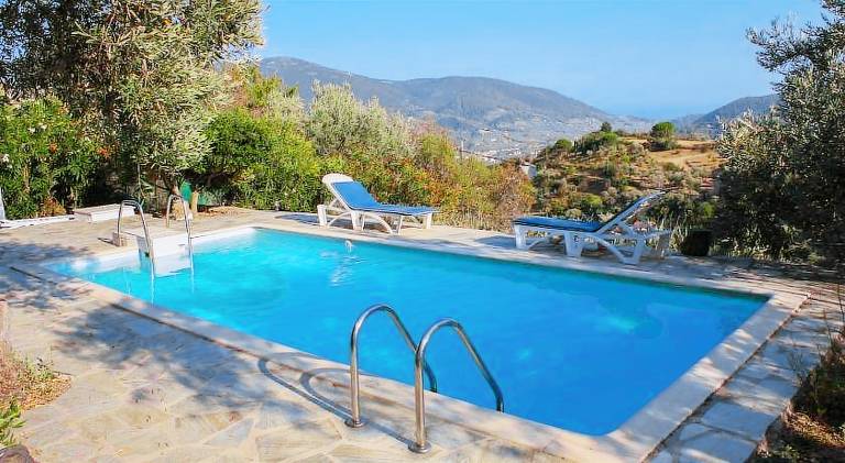 Villa with yard, private pool & patio — photo 4
