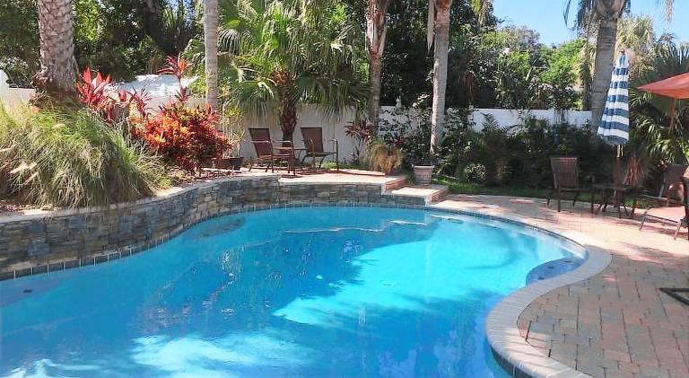 Vacation home with pool — photo 3