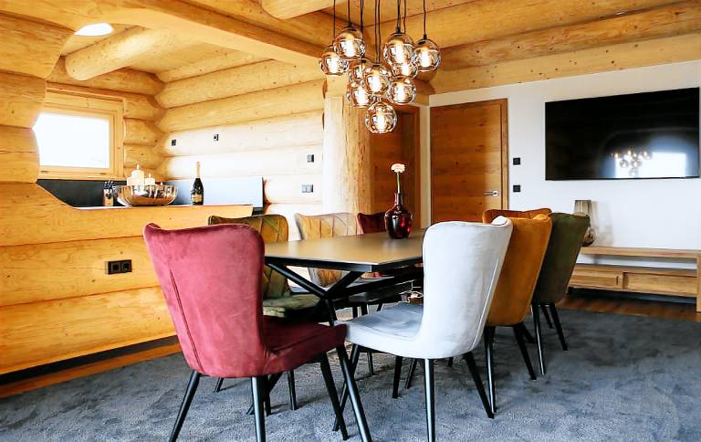 Family-friendly pleasant chalet with hot tub, garden & patio | Mountain view | Pets are welcome — photo 2