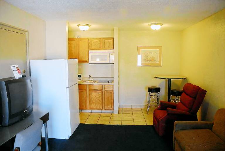 America's Best Inn and Suites Emporia — photo 5