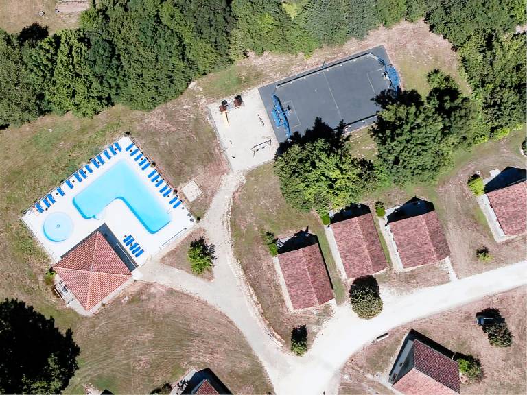 Vacation home with pool & terrace — photo 5