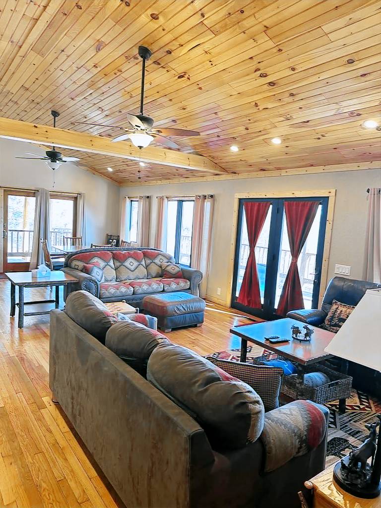 Lodge Eminence