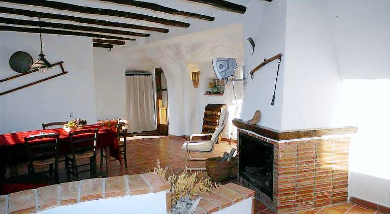 Vacation home with barbeque & terrace — photo 2