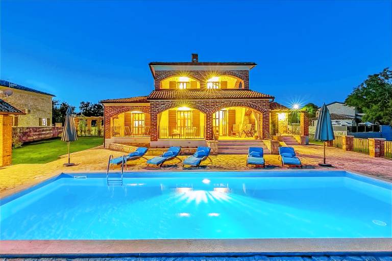 4 BD villa with pool and extra large garden — photo 3