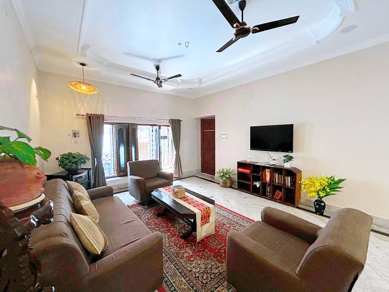 House with barbeque | Good for workation | Pets allowed in Tola