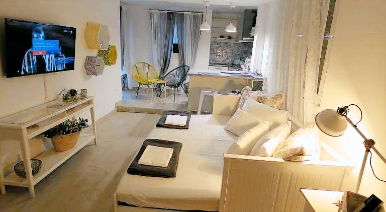 Holiday apartment with BBQ, yard & patio — photo 2