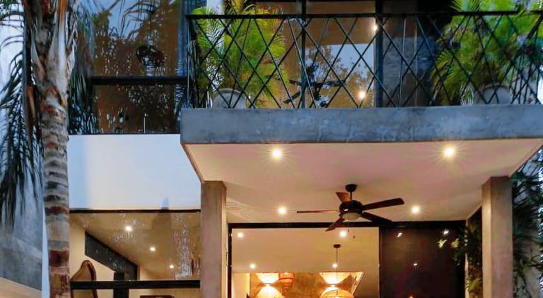 Villa with pool — photo 4